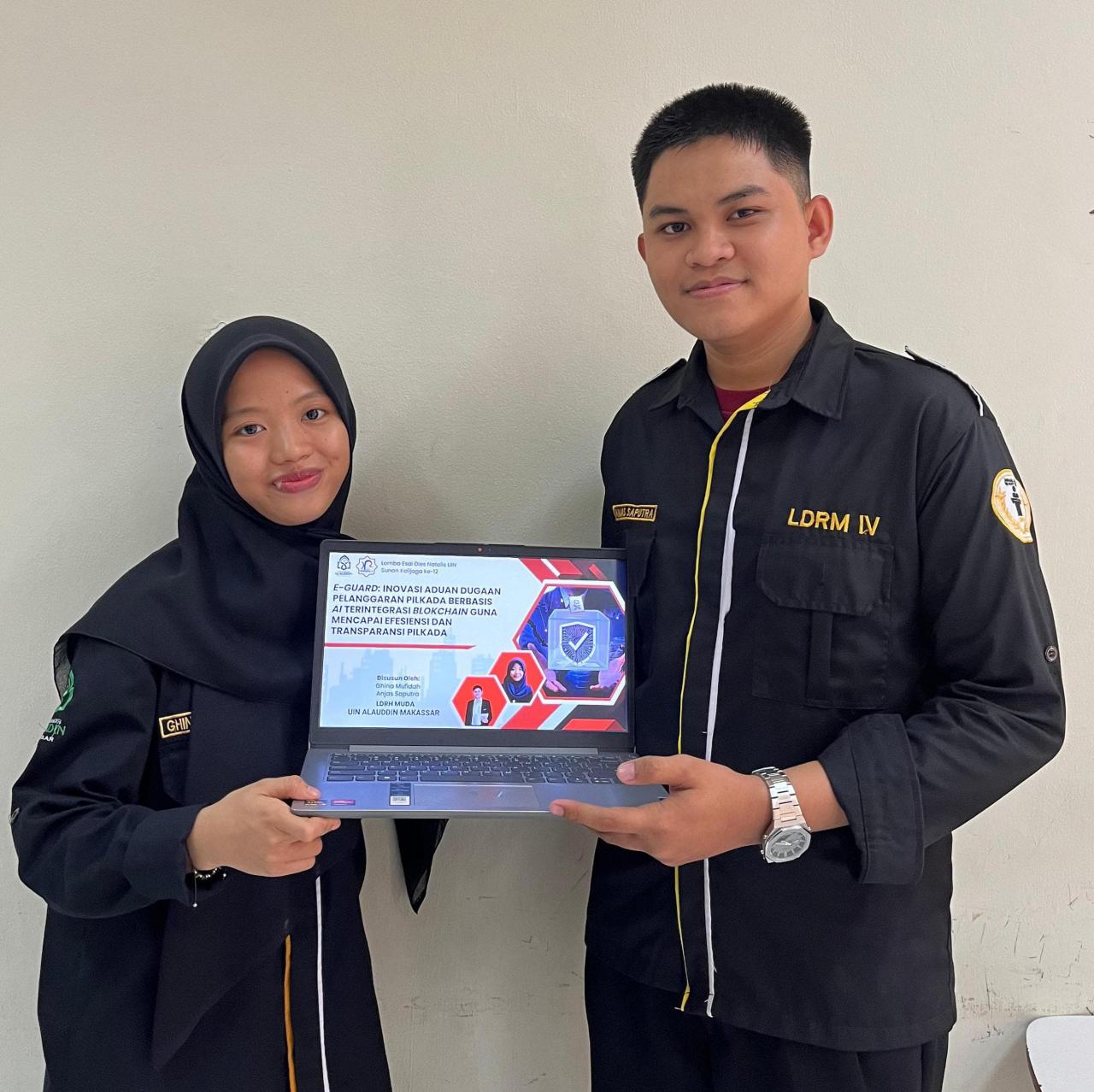 Gambar Tim LDRH UIN Alauddin Juara 2 Kompetisi Essay Hukum Tingkat Nasional