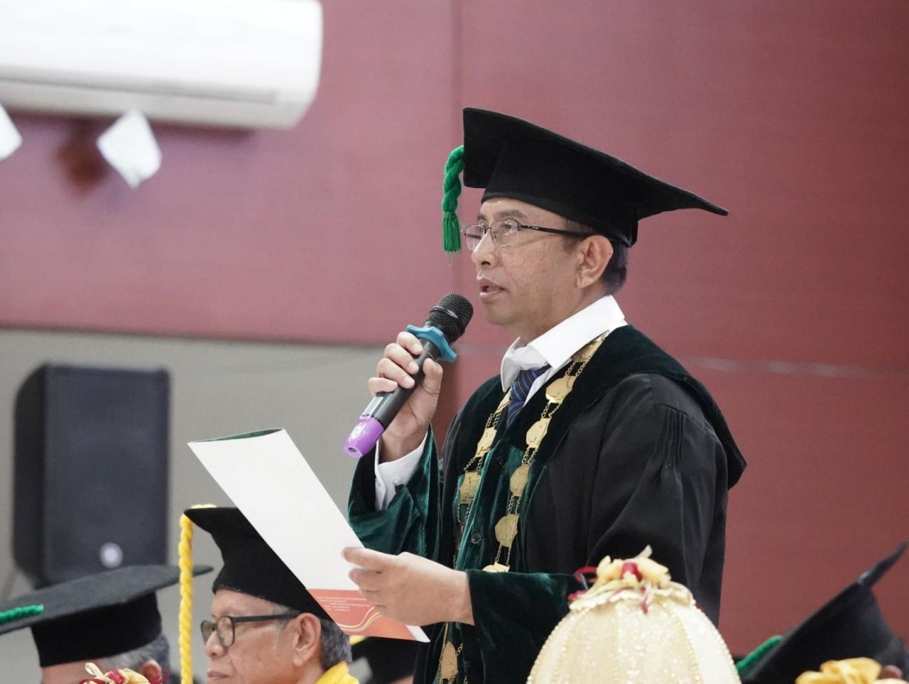 Gambar UIN Alauddin Makassar Kukuhkan 752 Wisudawan Angkatan 107, Prof Hamdan Juhannis: Jadilah Green Sarja