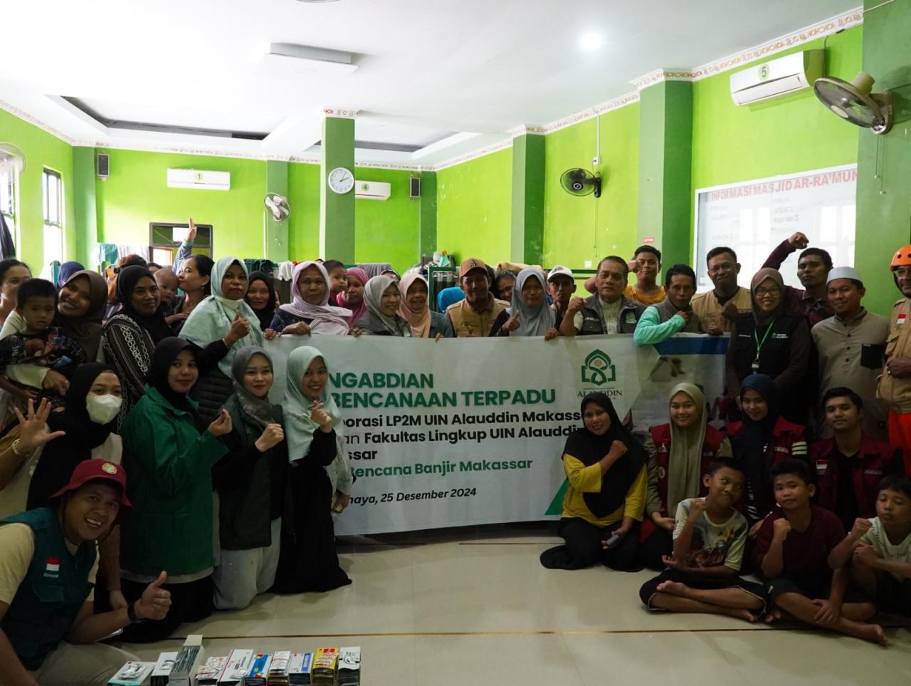 UIN Alauddin Makassar Turunkan Tim Hingga Salurkan Bantuan untuk Korban Banjir di Biring Kanayya