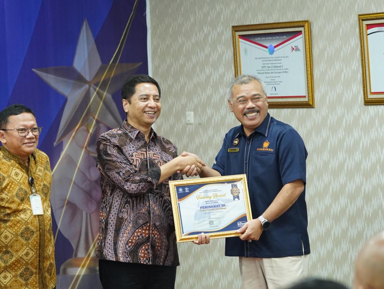 Gambar UIN Alauddin Raih Penghargaan Treasury Awards KPPN II Makassar Kategori Transaksi CMS