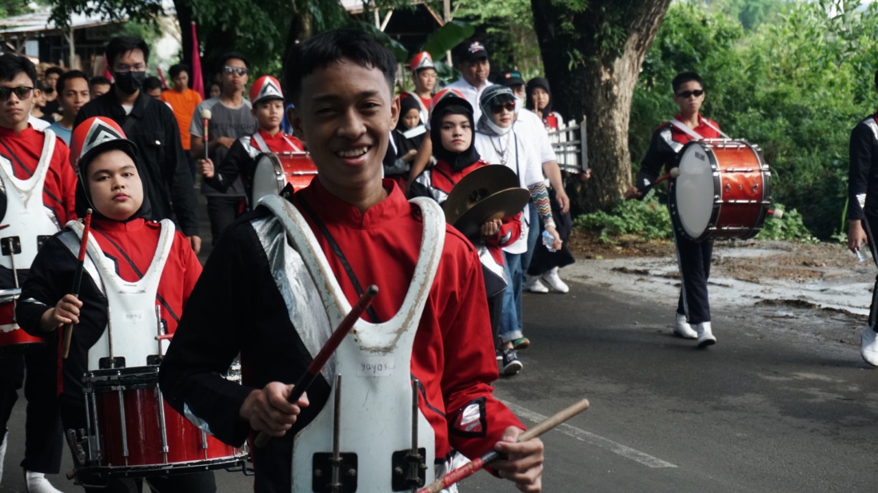 Marching Band MAN 1 Makassar Iringi Peserta Jalan Sehat UIN Alauddin ...