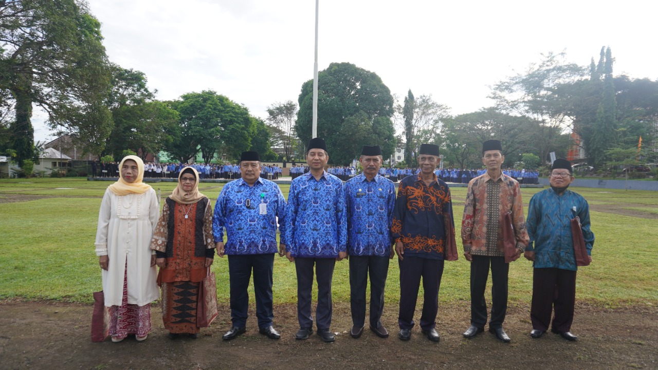 Rektor UIN Alauddin Makassar Lepas Delapan PNS Purna Tugas - UIN ...